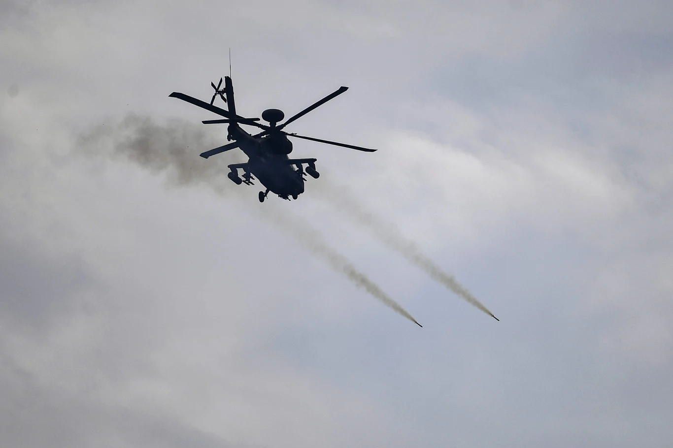 Dwa z nich to bataliony śmigłowców szturmowych Apache. Stanowią one trzon sił uderzeniowych lotnictwa armijnego zarówno w USA jak i Grecji. Śmigłowce tego typu są także proponowane Polsce w ramach programu Kruk.
