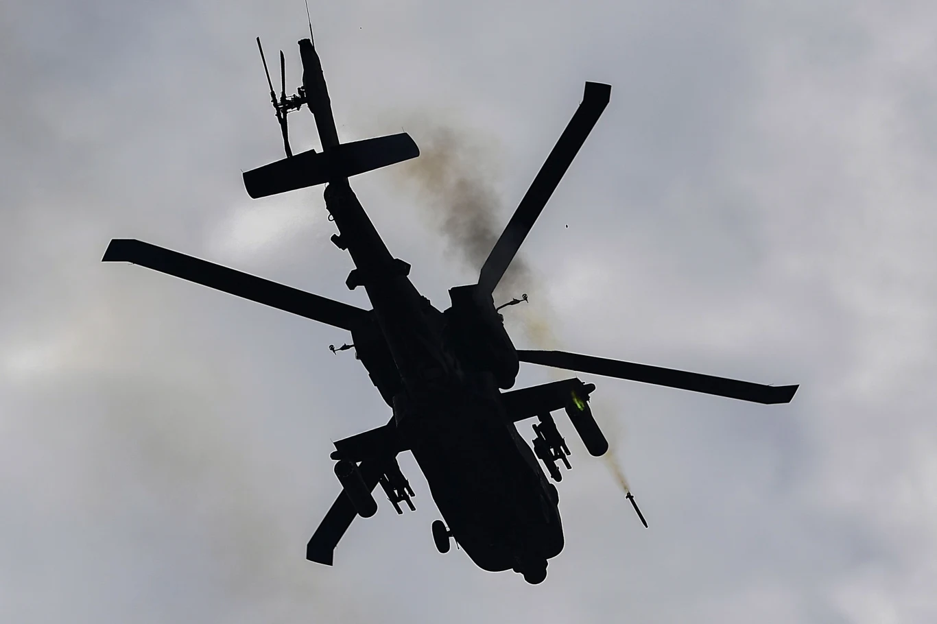 Każda z brygad posiada za to bataliony śmigłowców średnich. Amerykanie wykorzystują śmigłowce z rodziny UH-60 Black Hawk (zupełnie inne niż kupione przez Polskę S-70i – łączy je jedynie podobieństwo kształtu kadłuba). Służą do transportu wojska i zaopatrzenia, ewakuacji rannych i misji CSAR.
