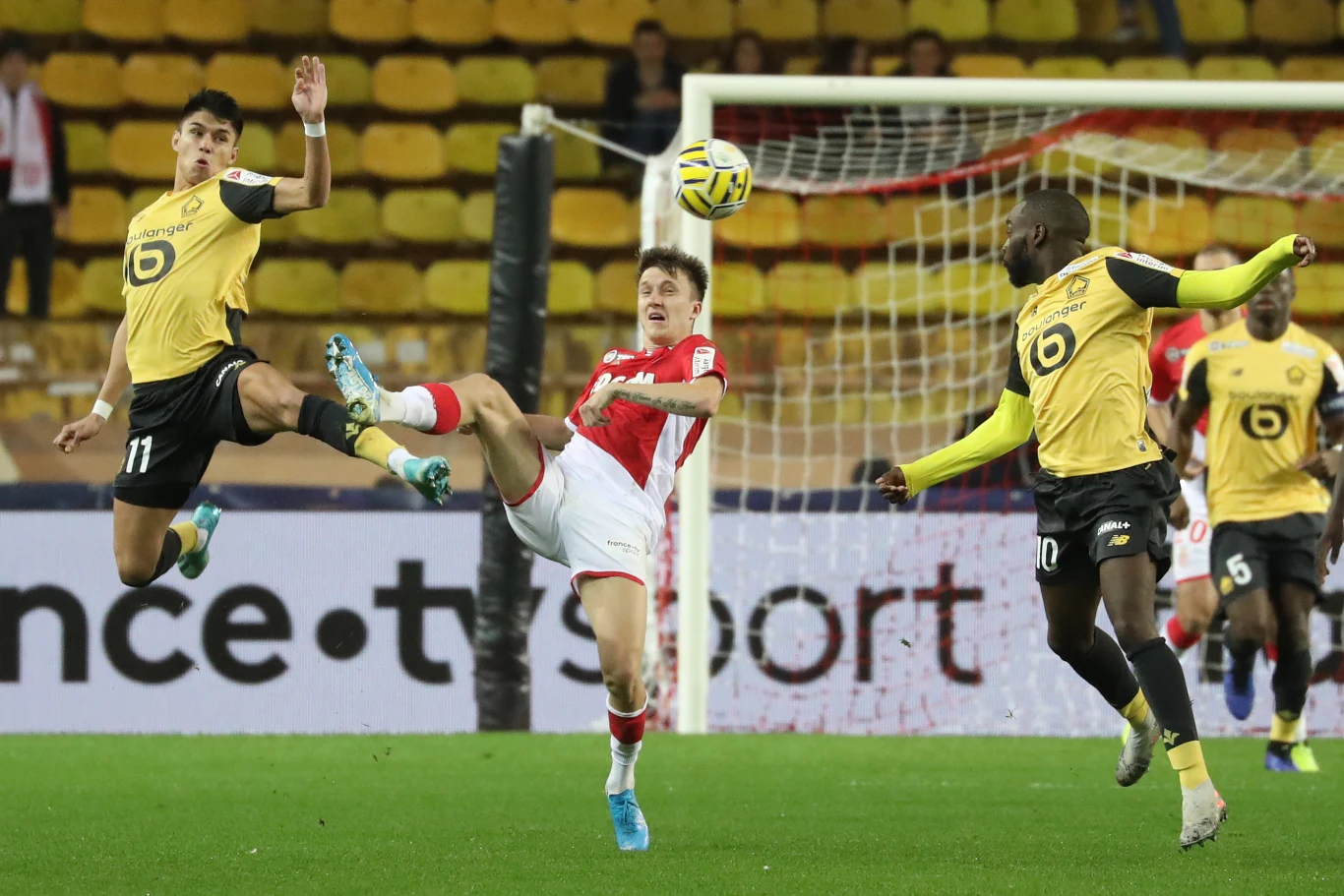 Bardzo dobry występ podczas tej imprezy przyczynił się do transferu z CSKA Moskwa do AS Monaco. Golovin jednak oprócz boiskowych występów, jest rozpoznawalny również z innej przyczyny.