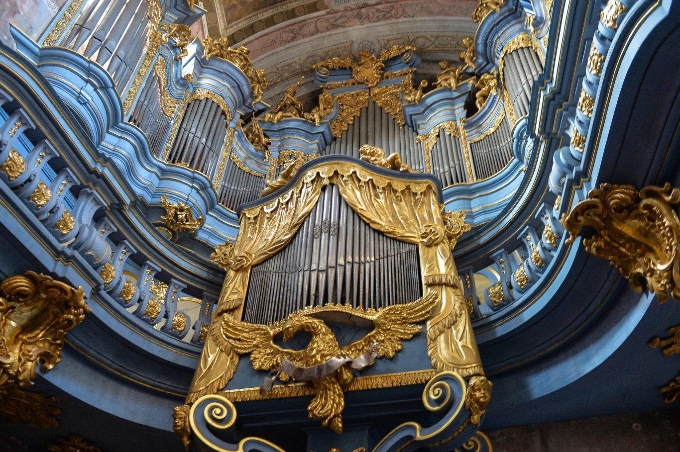 Kościół i klasztor oo. Cystersow - organy zbudowane w latach 1745-1754 Kościół i klasztor oo. Cystersow - organy zbudowane w latach 1745-1754