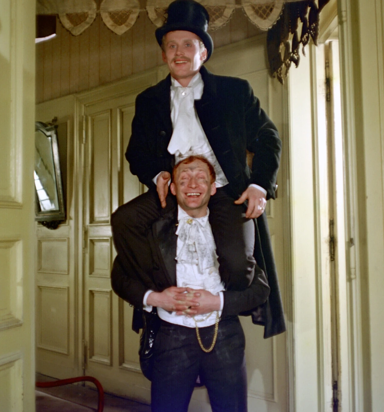 Wojciech Pszoniak w filmie "Ziemia obiecana" Wojciech Pszoniak w filmie "Ziemia obiecana"