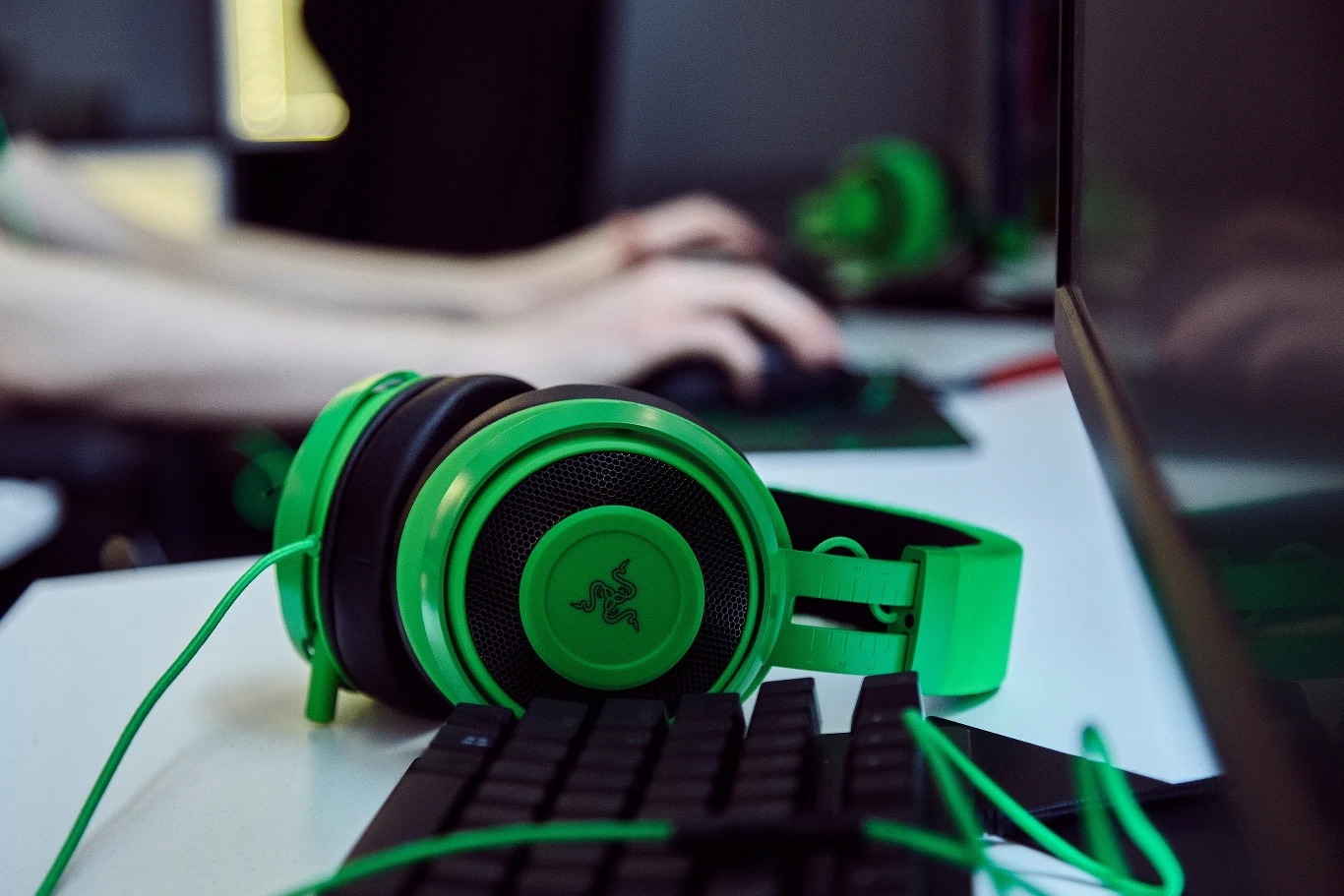 Biorąc pod uwagę nowoczesne metody treningowe x-kom AGO, które przyciągnęły uwagę Team Razer, partnerstwo zostało ustanowione, aby zagwarantować graczom x-kom AGO dostęp do najlepszych urządzeń peryferyjnych na rynku, co pozwoli im jeszcze lepiej udoskonalić program treningowy. 