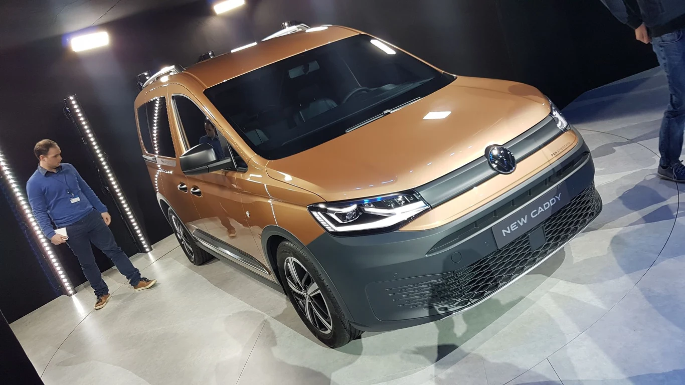 Bryła zewnętrzna została zaprojektowana zupełnie od nowa i nabrała sportowego charakteru. Jednocześnie zwiększyła się ilość miejsca we wnętrzu pojazdu. Caddy jest pojazdem uniwersalnym – „szwajcarskim scyzorykiem” wśród samochodów dostawczych i rodzinnych vanów. Bryła zewnętrzna została zaprojektowana zupełnie od nowa i nabrała sportowego charakteru. Jednocześnie zwiększyła się ilość miejsca we wnętrzu pojazdu. Caddy jest pojazdem uniwersalnym – „szwajcarskim scyzorykiem” wśród samochodów dostawczych i rodzinnych vanów.