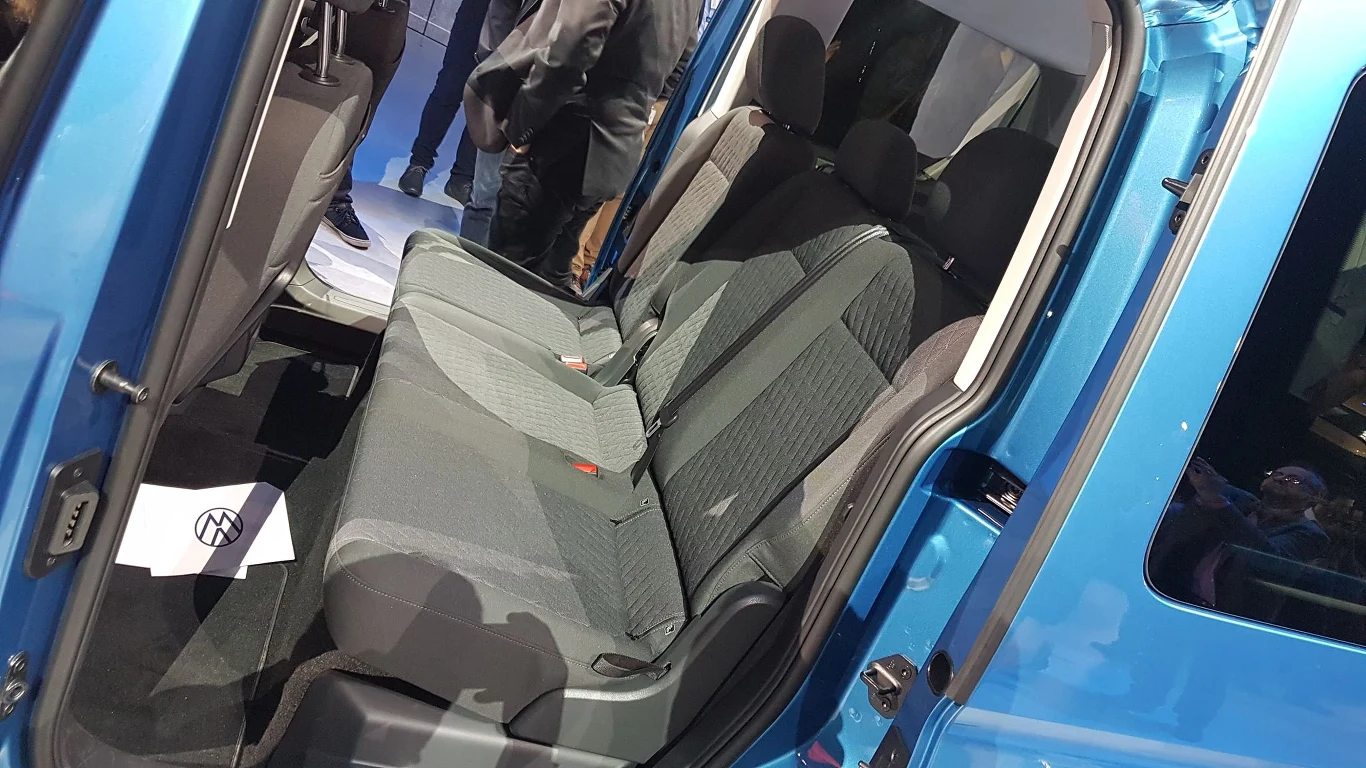 Nowością, użytą po raz pierwszy w silnikach TDI o mocy wyjściowej od 55 kW/75 KM do 90 kW/122 KM, jest nowy system Twindosing. Dzięki dwóm katalizatorom SCR, a więc podwójnemu wtryskowi AdBlue, poziom emisji tlenków azotu (NOx) jest znacznie niższy w porównaniu z poprzednim modelem, co sprawia, że silniki TDI Caddy należą do najczystszych jednostek wysokoprężnych na świecie. Nowością, użytą po raz pierwszy w silnikach TDI o mocy wyjściowej od 55 kW/75 KM do 90 kW/122 KM, jest nowy system Twindosing. Dzięki dwóm katalizatorom SCR, a więc podwójnemu wtryskowi AdBlue, poziom emisji tlenków azotu (NOx) jest znacznie niższy w porównaniu z poprzednim modelem, co sprawia, że silniki TDI Caddy należą do najczystszych jednostek wysokoprężnych na świecie.