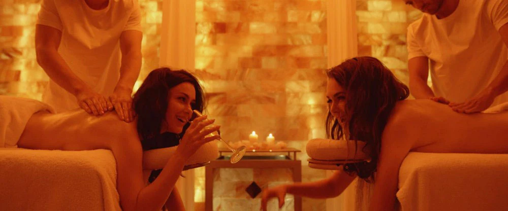 Anna Maria Sieklucka i Magdalena Lamparska w filmie "365 dni" Anna Maria Sieklucka i Magdalena Lamparska w filmie "365 dni"