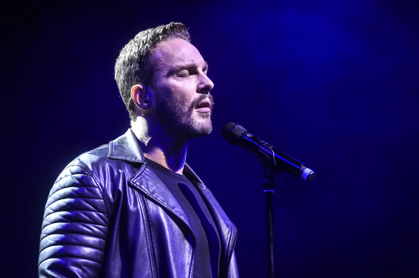 Sławek Uniatowski zmienił garnitur na skórę Sławek Uniatowski zmienił garnitur na skórę