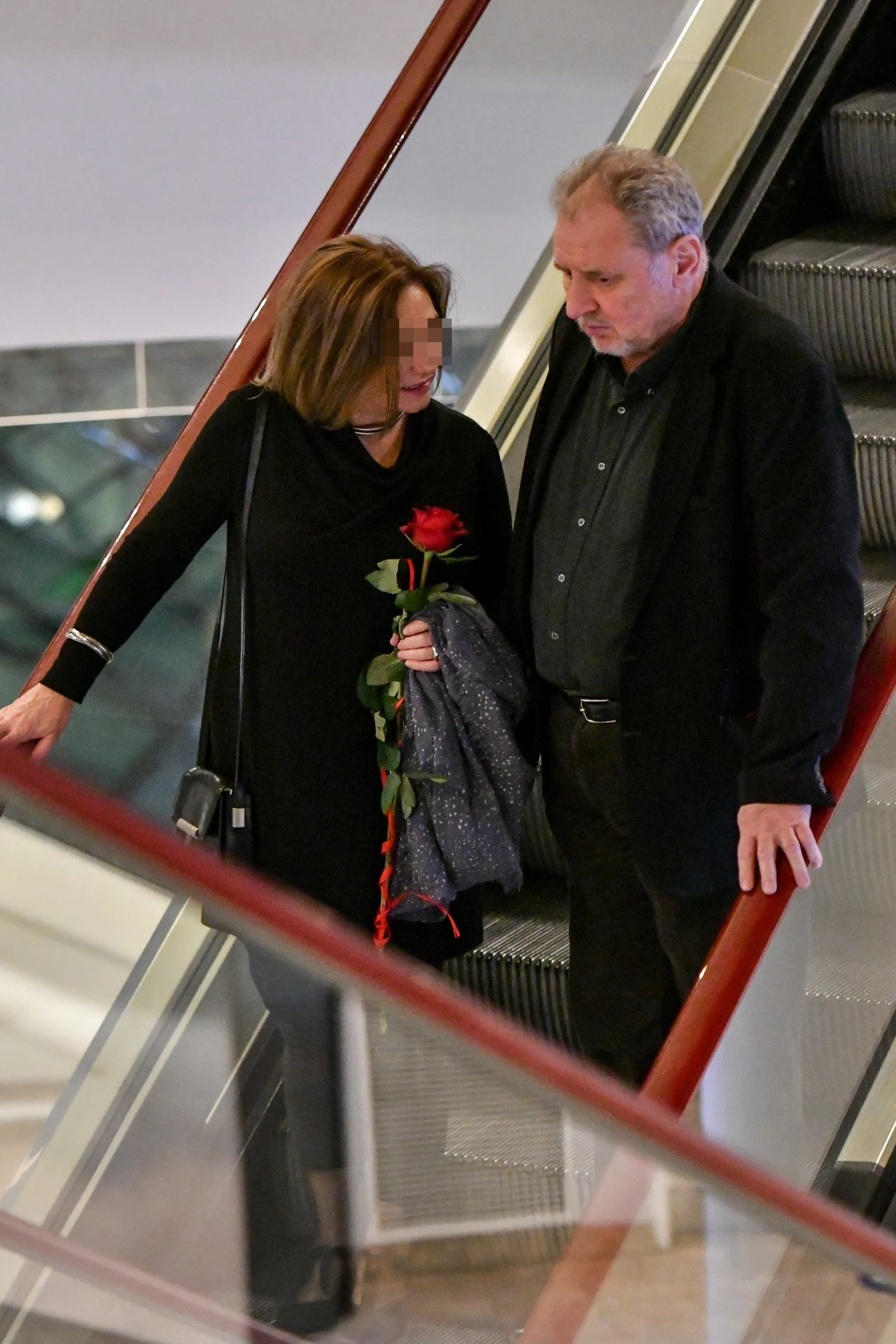 Andrzej Grabowski z tajemniczą kobietą Andrzej Grabowski z tajemniczą kobietą