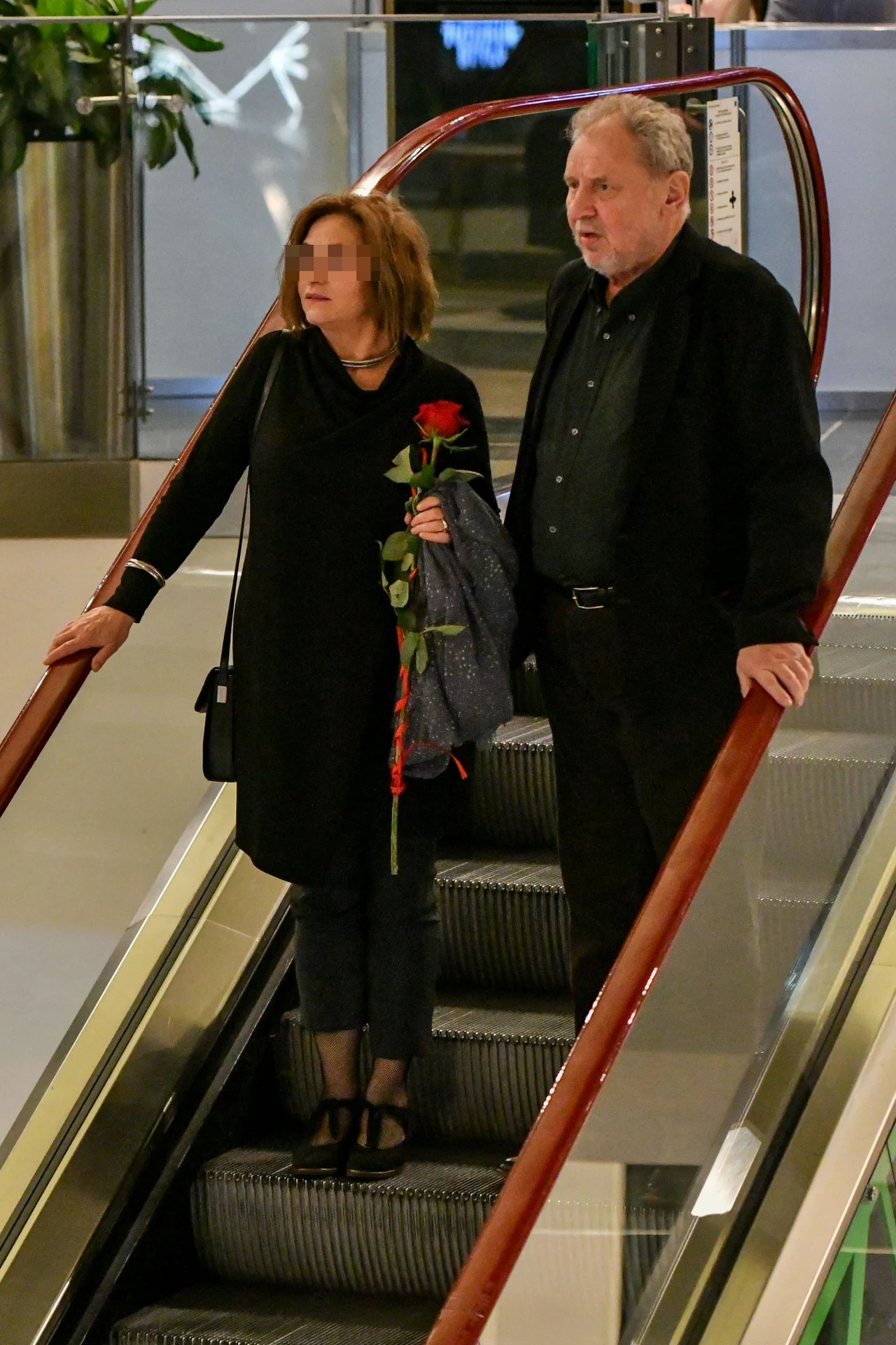 Andrzej Grabowski z tajemniczą kobietą Andrzej Grabowski z tajemniczą kobietą