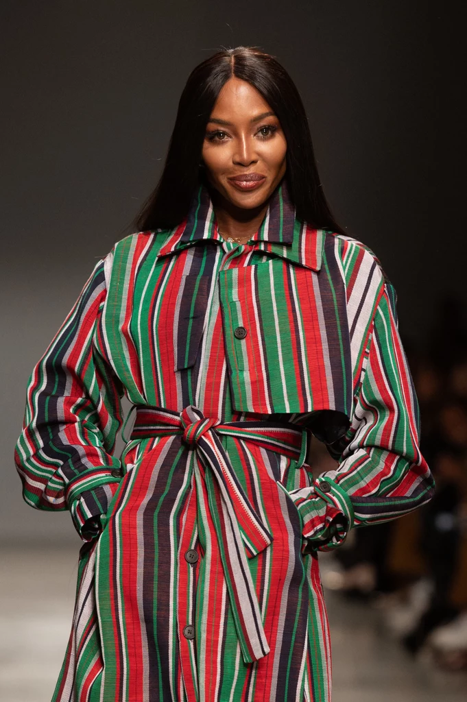 Naomi Campbell uświetniła poniedziałkowy pokaz debiutującego na Paryskim Tygodniu Mody nigeryjskiego projektanta Kennetha Ize
