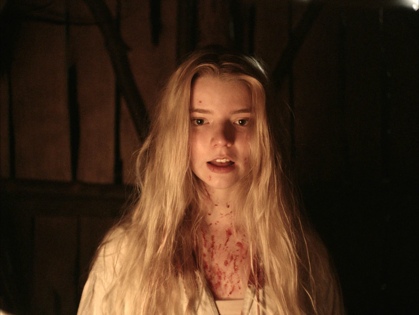 Jako aktorka zadebiutowała główną rolą w horrorze Roberta Eggersa „The Witch”(2015). Film stał się sensacją festiwalu filmów niezależnych Sundance, zarabiając na całym świecie 40 milionów dolarów (przy zaledwie 4-milionowym budżecie). Krytycy docenili zwłaszcza reżyserię Eggersa, przyszłego twórcy kultowego "Lighthouse", jednak kreacja Anyi Taylor-Joy nie przeszła niezauważona, co zaowocowało kolejnymi kinowymi propozycjami.

Dziennikarze „Guardiana” wróżyli jej nominację do Oscara, a „Vanity Fair” zachwyciło się jej magnetyzmem i przewidziało wielką karierę. 

O jej dojrzałości świadczy fakt, że równolegle z ofertą występu w horrorze "The Witch" Taylor-Joy otrzymała propozycję roli w show Disneya. Nastoletnia aktorka postawiła na arthouse. Dziś nie żałuje.