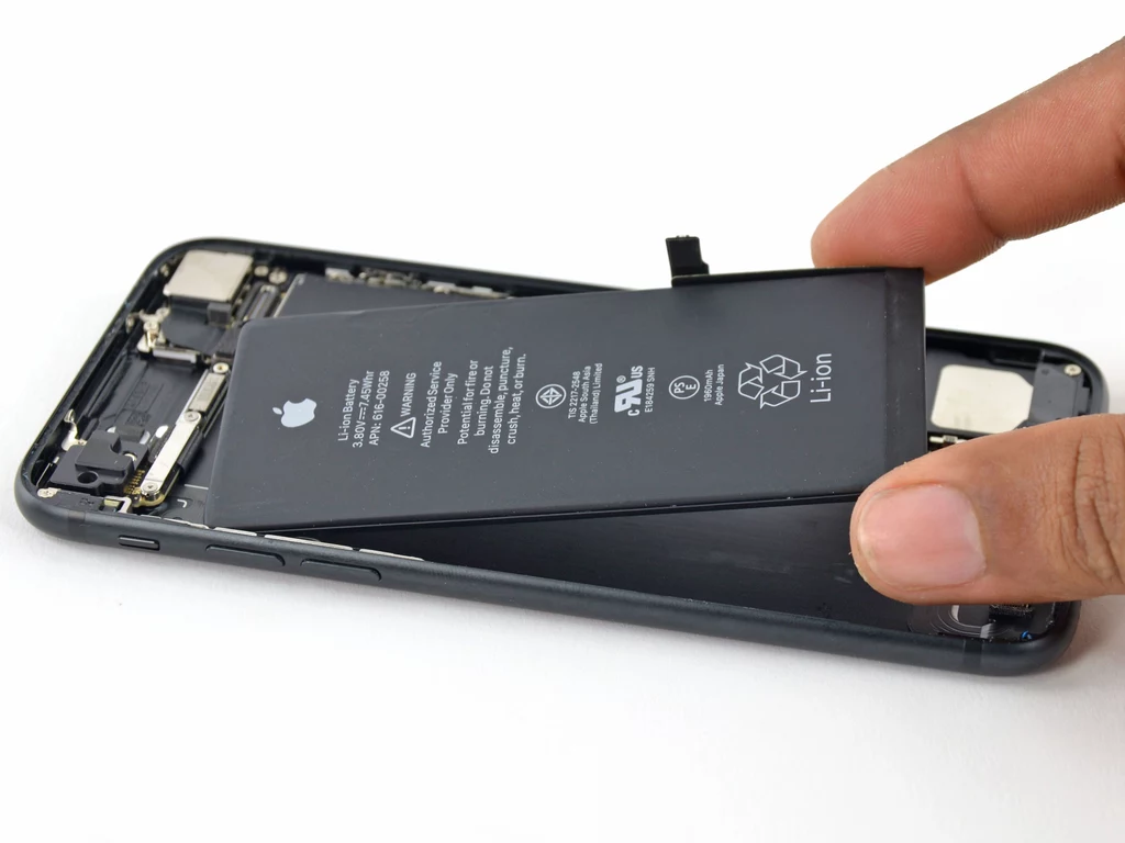 Apple zapłaci karę za swoje praktyki / fot. iFixit