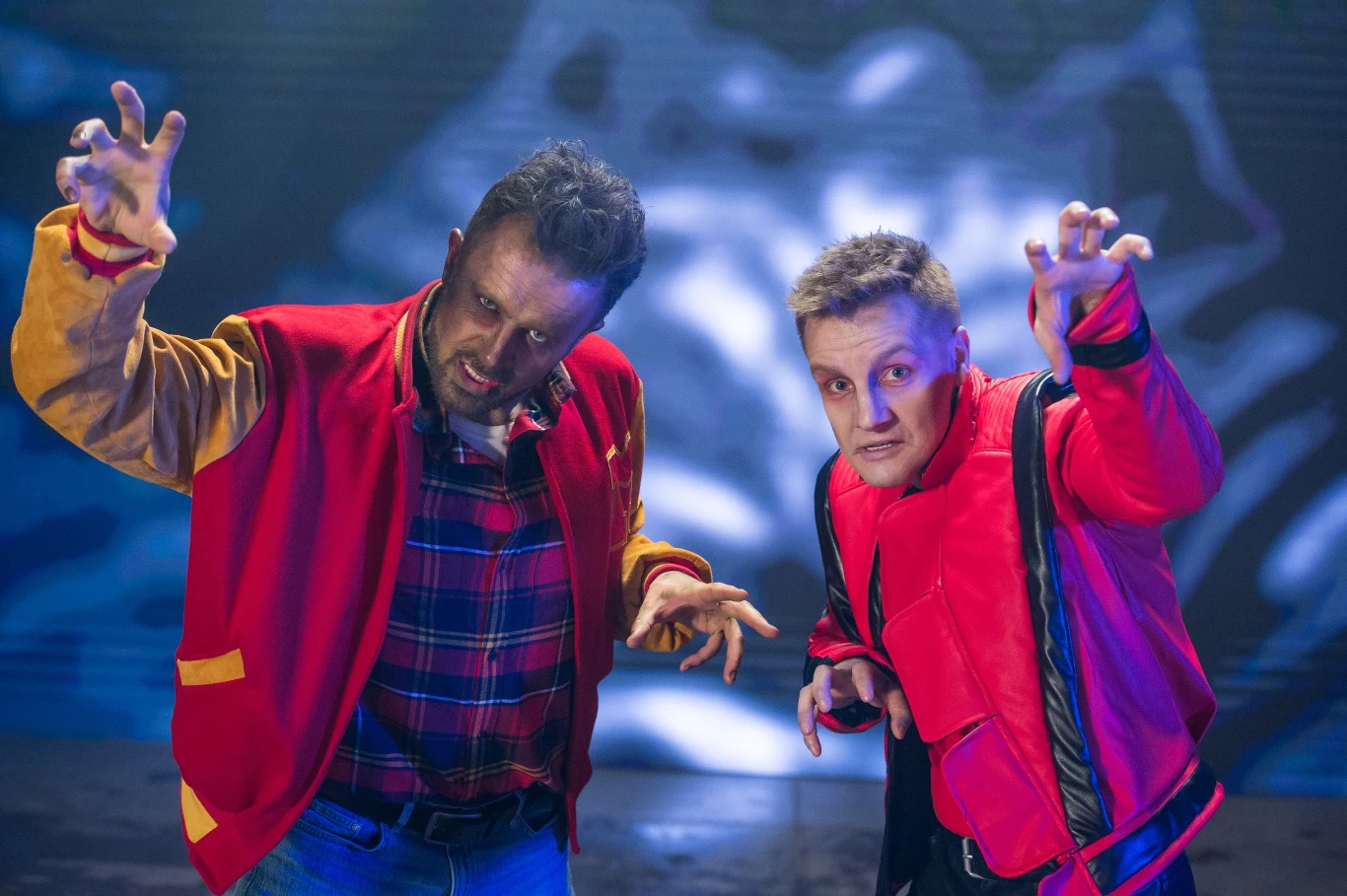 Przemysław Cypryański i Rafał Mroczek w scenie z kultowego klipu "Thriller" Michaela Jacksona.
Fot. Jan Bogacz