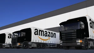 Zostały spalone m.in. samochody dostawcze firmy Amazon