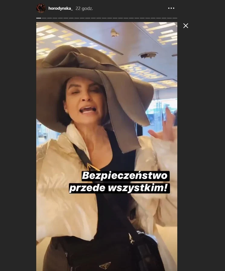 Joanna Horodyńska w wielkim kapeluszu w Mediolanie Joanna Horodyńska w wielkim kapeluszu w Mediolanie