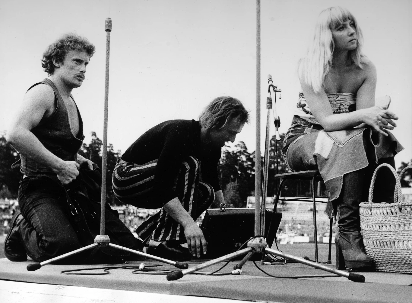 Jedną z kochanek aktora była piosenkarka Maryla Rodowicz. Olbrychski jeździł z nią na koncerty, nosił za nią gitarę.  

"Byliśmy szaleni. Potrafiliśmy przez dwa dni jechać konno, wierzchem z Warszawy do Drohiczyna, rodzinnego miasteczka Daniela. 120 kilometrów w jedną stronę! I z powrotem też! Zajęło nam to dwa dni przez pola i lasy, spaliśmy na jakimś sianie, wpadaliśmy do knajp po drodze jak do jakichś salonów na Dzikim Zachodzie, przytraczając konie obok przystanków PKS-u" - relację wokalistki przytoczyła w książce "Dżentelmeni PRL-u" Emilia Padoł.

Życie pary nie było jednak ciągłą idyllą. Gdy aktor zakochał się w Rodowicz, był mężem innej kobiety. Ich wspólny rytm życia zakłócała też ogromna liczba koncertów, jakie grała piosenkarka. Mogli mieć dziecko, ale ciąża Rodowicz skończyła się poronieniem, a ich związek skandalem.  