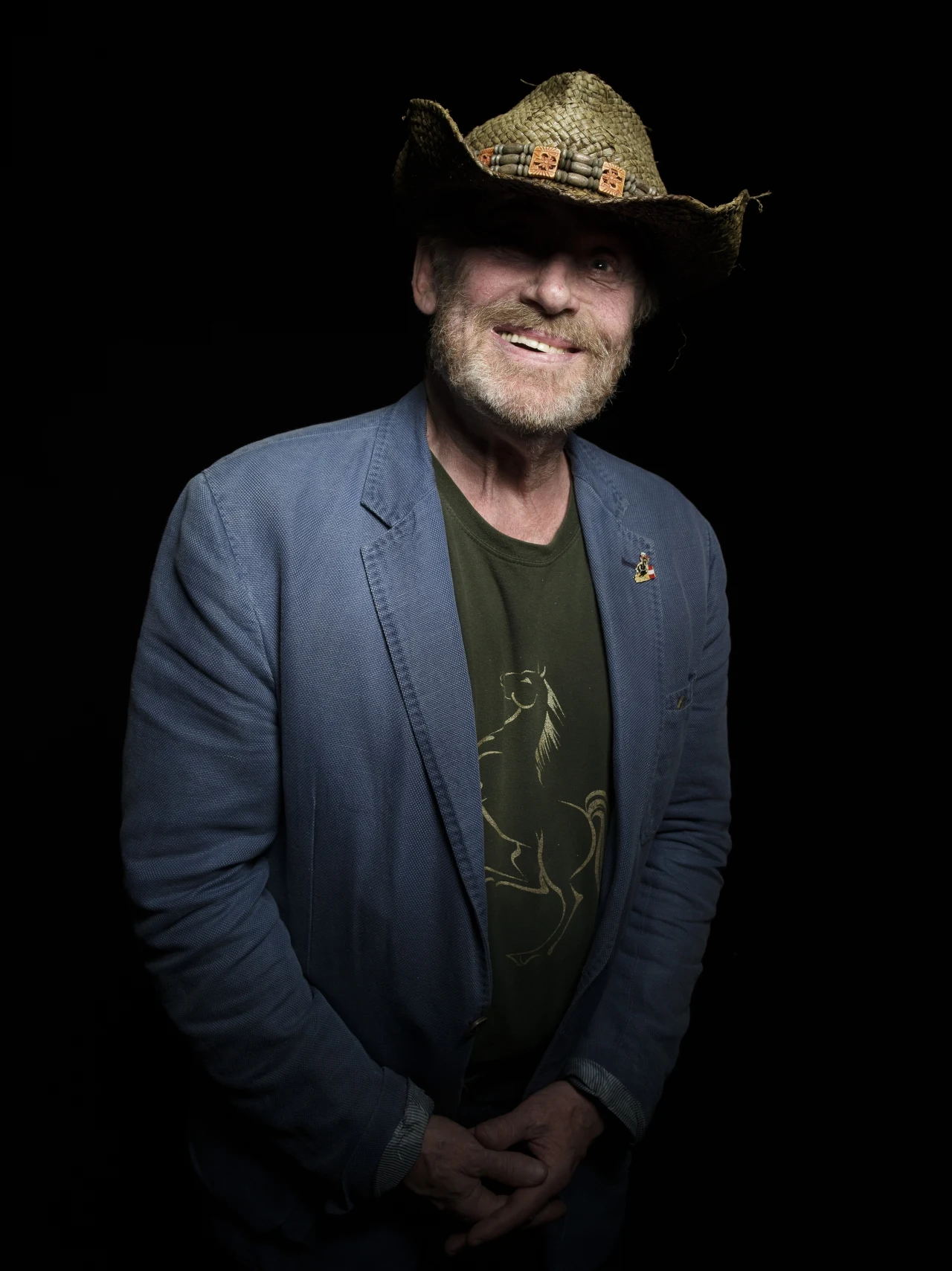 Daniel Olbrychski urodził się 27 lutego 1945 r. w Łowiczu. Już od dzieciństwa pasjonował się aktorstwem, a jako nastolatek działał w Teatrze Młodzieżowym TVP. Choć jego rodzice nie byli aktorami, matka zajmowała się pisaniem książek, co może w pewnym stopniu tłumaczyć jego miłość do sztuki. 

"Sztuka jest dla mnie wyrażaniem człowieka, a aktorstwo to przecież najpełniejsze, uzewnętrznianie ludzkich przeżyć, (...) bowiem wyraża człowieka przez niego samego. Nie nutami, nie farbą, nie słowem, ale własnym ciałem, psychiką, wyobraźnią, aktor przekazuje swoją wiedzę o człowieku" - mówil o swojej pasji w "Filmie" w 1974 roku.