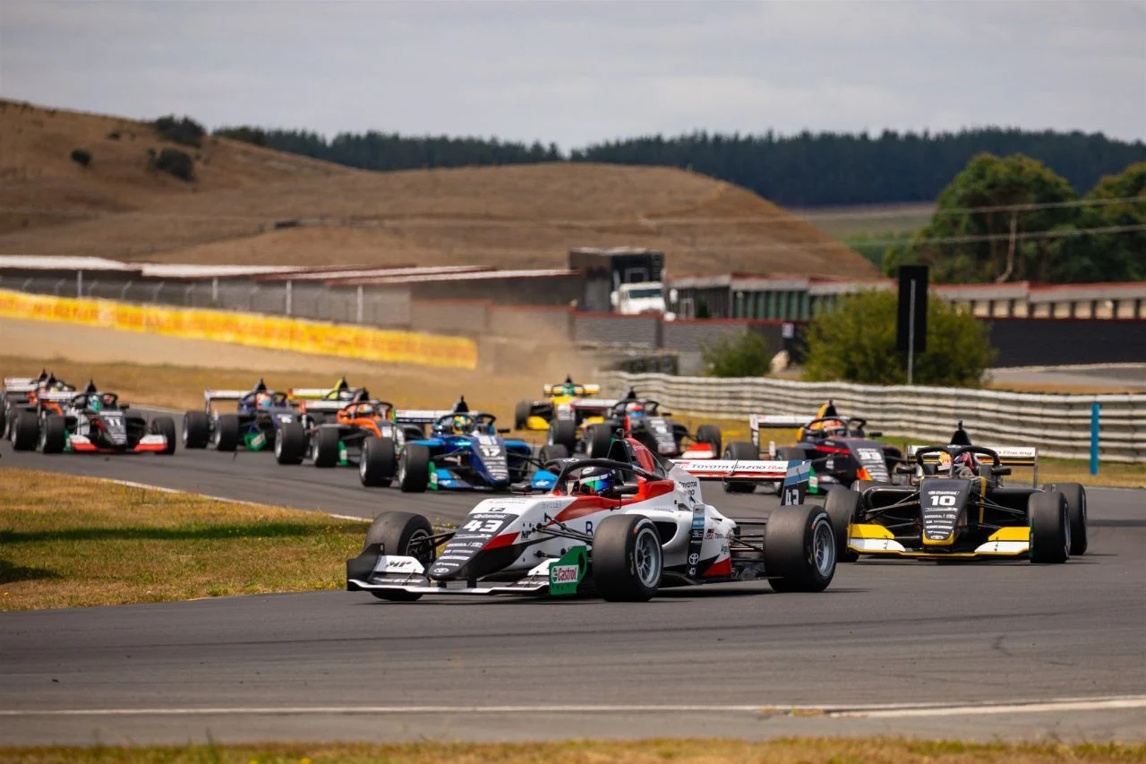 Toyta Racing Division Z Toyota Racing Series do F1, czyli jak to robią w Nowej Zelandii ...