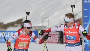 Kamila Żuk i Magdalena Gwizdoń podczas biegu sztafetowego MŚ w Anterselvie