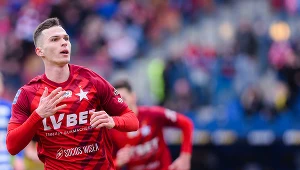 Lubomir Tupta celebruje debiutanckie trafienie w Ekstraklasie