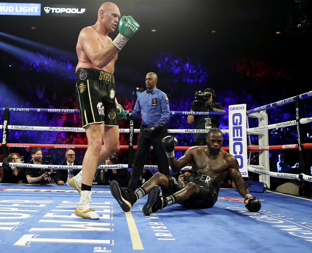 Deontay Wilder na deskach, Tyson Fury triumfuje