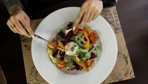 Chcesz zachować zdrowie i żyć dłużej? Stosuj niskokaloryczną dietę 