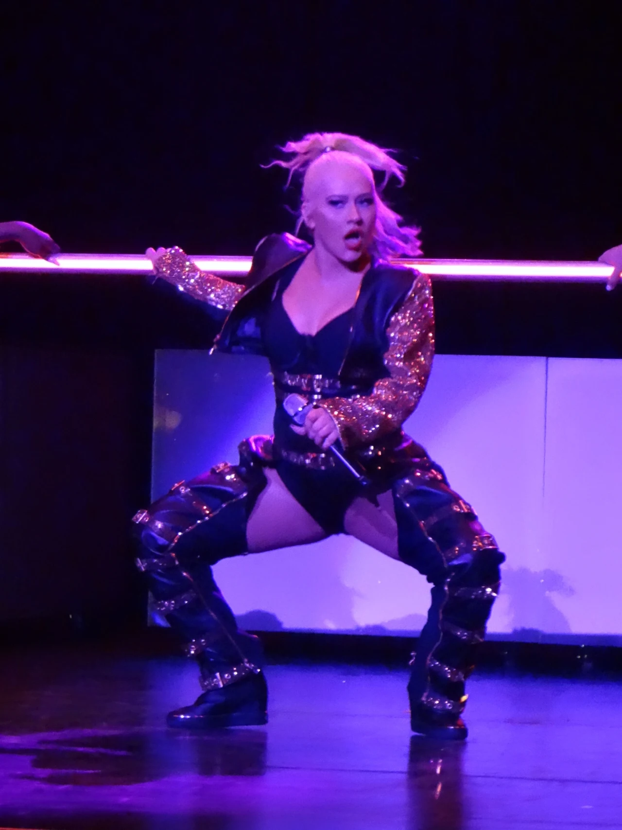 Christina Aguilera ujawniła, że szykuje nową wersję swojego przeboju "Reflection" na potrzeby filmu "Mulan". Będzie to aktorska adaptacja disnejowskiej animacji "Mulan".