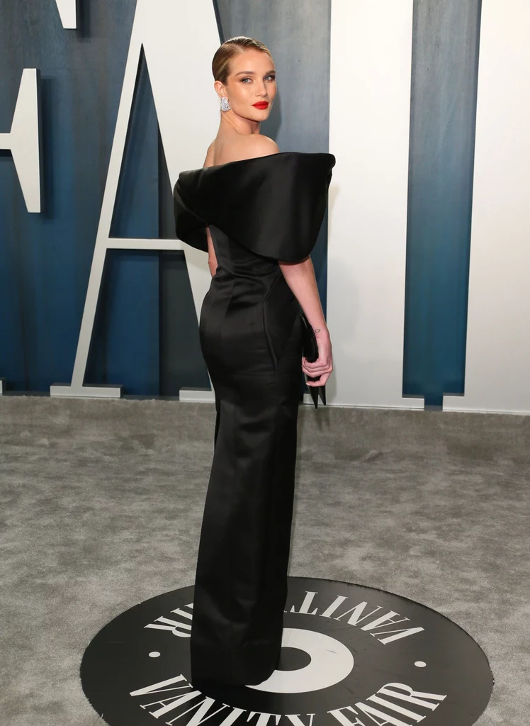 Modelka Rosie Huntington - Whiteley podczas Vanity Fair Oscar Party 