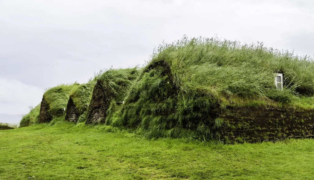 Domy torfowe to relikt przeszłości, choć niektórzy Islandczycy zamieszkiwali je jeszcze na początku XX wieku