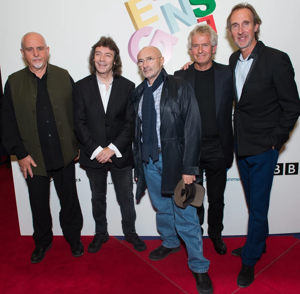 Byli i obecni muzycy Genesis w 2014 r. - od lewej: Peter Gabriel, Steve Hackett, Phil Collins, Tony Banks i Mike Rutheford