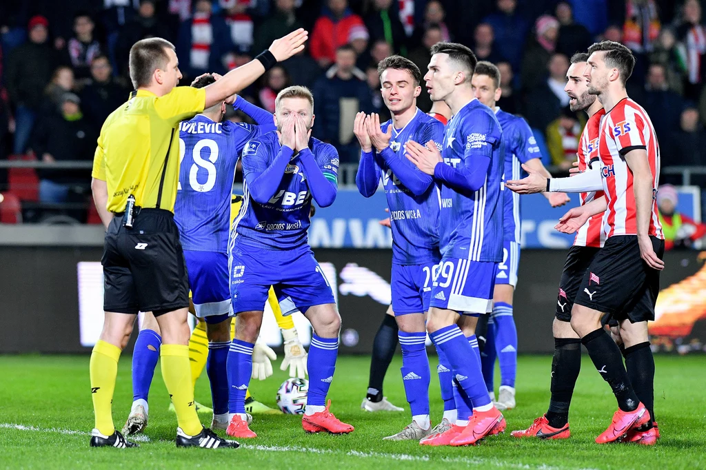 Jakub Błaszczykowski nie mógł uwierzyć w to, że sędzia Bartosz Frankowski nie uznał drugiej bramki dla Wisły