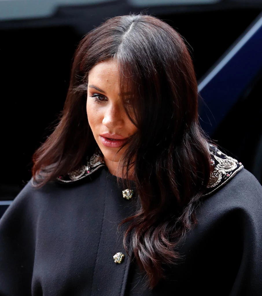 Zagranie w tak kasowym hicie kinowym to prawdziwe wyzwanie, a Meghan nie dość, że przez długi czas nie była aktywna zawodowo, to na dodatek nie ma doświadczenia we współtworzeniu takich produkcji. Co więcej, jej wizerunek jest na tyle kontrowersyjny, że tak duża wytwórnia, jak Disney może po prostu nie chcieć ponosić ryzyka strat finansowych. Prawdopodobnie widzowie nie chcieliby oglądać eks księżnej na ekranach po przeczytaniu takiej ilości newsów o jej życiowych wyborach. Zagranie w tak kasowym hicie kinowym to prawdziwe wyzwanie, a Meghan nie dość, że przez długi czas nie była aktywna zawodowo, to na dodatek nie ma doświadczenia we współtworzeniu takich produkcji. Co więcej, jej wizerunek jest na tyle kontrowersyjny, że tak duża wytwórnia, jak Disney może po prostu nie chcieć ponosić ryzyka strat finansowych. Prawdopodobnie widzowie nie chcieliby oglądać eks księżnej na ekranach po przeczytaniu takiej ilości newsów o jej życiowych wyborach.