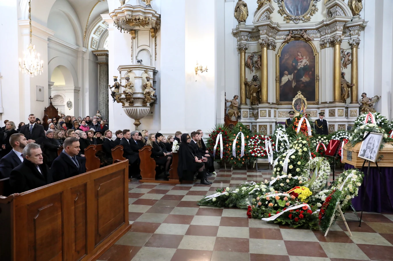Pawła Królikowskiego żegnają rodzina, przyjaciele i najważniejsze osoby w państwie