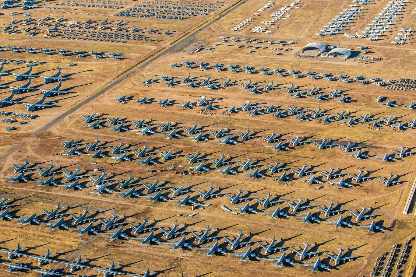 Samoloty uznane za niepotrzebne lub przestarzałe postanowiono zutylizować. Taki los spotkał m.in. 1444 sztuk myśliwców pokładowych FM-2 Wildcat. Wkrótce okazało się, że utylizacja maszyn paraliżuje pracę baz – jest zbyt pracochłonna, a maszyny zajmują większość stojanek. Poszukano innego rozwiązania