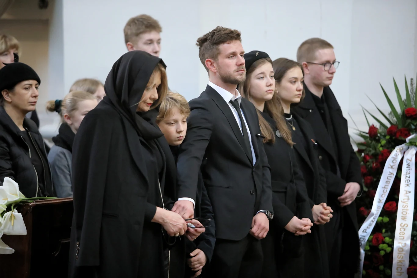 - Dziękuję ci tato, również w imieniu twojej kochającej żony Małgosi - w imieniu Janka, Julki, Marceliny i Ksawerego - twoich małych królików - mówił. - Za wszystko. Za to, że nauczyłeś nas uśmiechać się do świata i do ludzi. Pokazałeś, jaki piękny potrafi być ten świat i że warto być jego dobrą częścią - podkreślił.