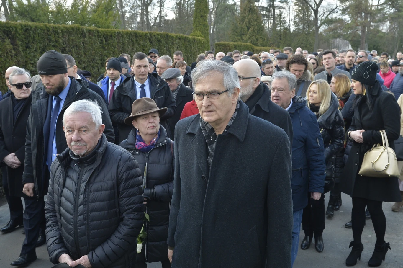 Olgierd Łukaszewicz na pogrzebie Pawła Królikowskiego na Cmentarzu Wojskowym na Powązkach