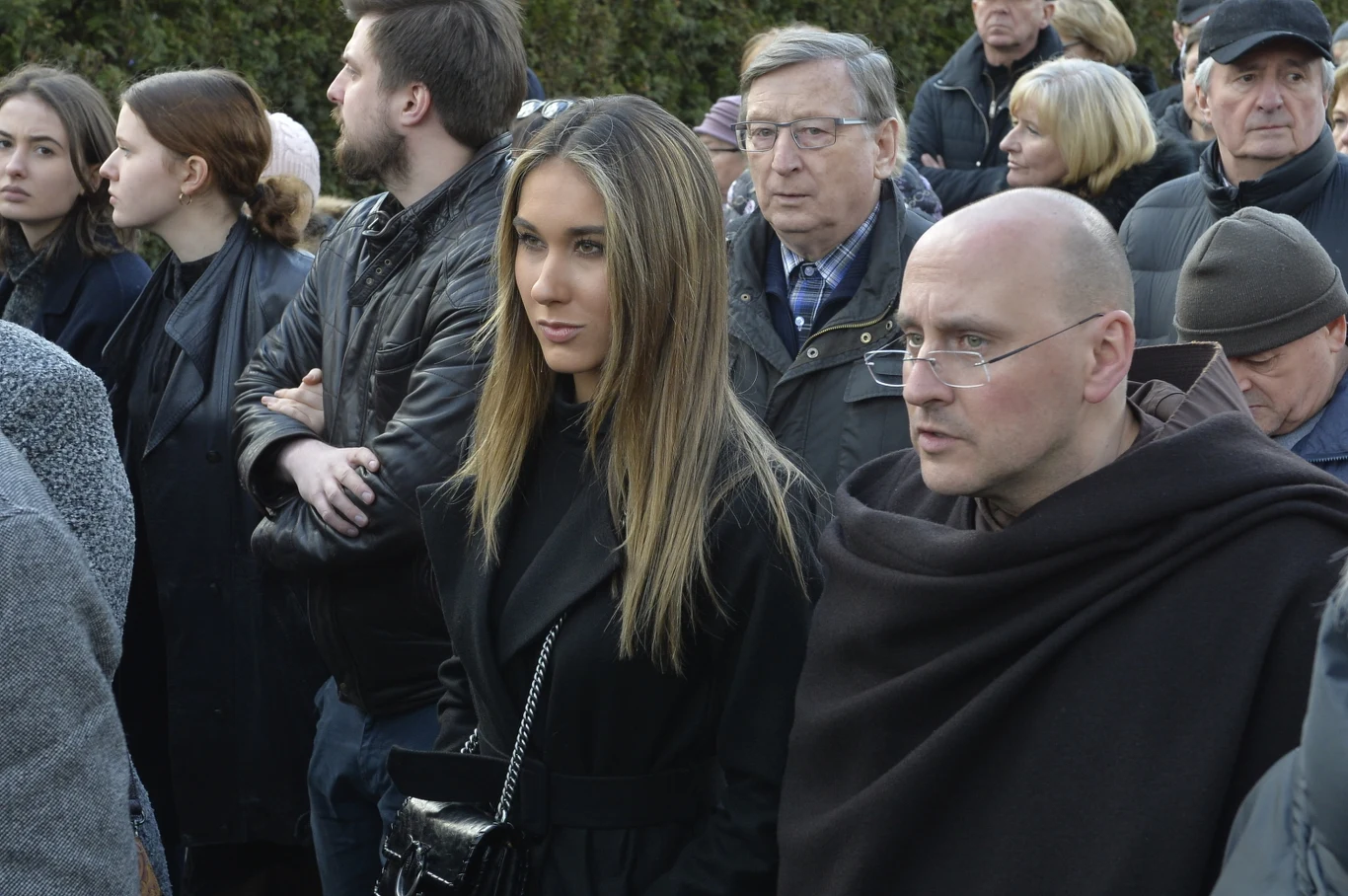 Ida Nowakowska na pogrzebie Pawła Królikowskiego na Cmentarzu Wojskowym na Powązkach