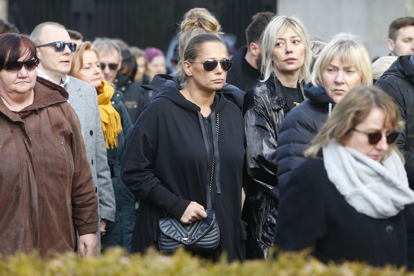 Joanna Liszowska na pogrzebie Pawła Królikowskiego na Cmentarzu Wojskowym na Powązkach