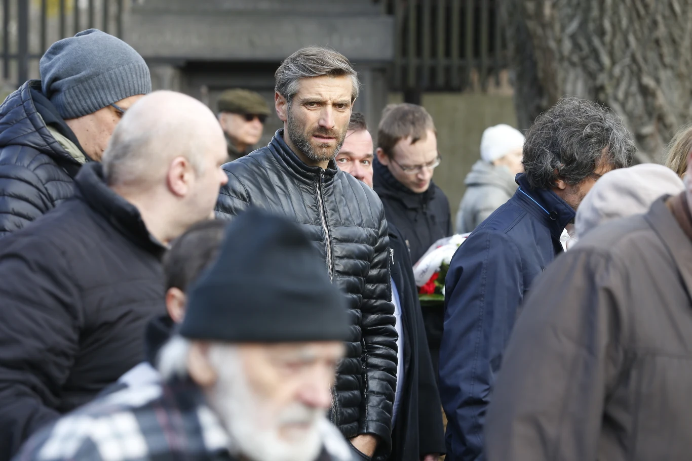 Maciej Dowbor na pogrzebie Pawła Królikowskiego na Cmentarzu Wojskowym na Powązkach