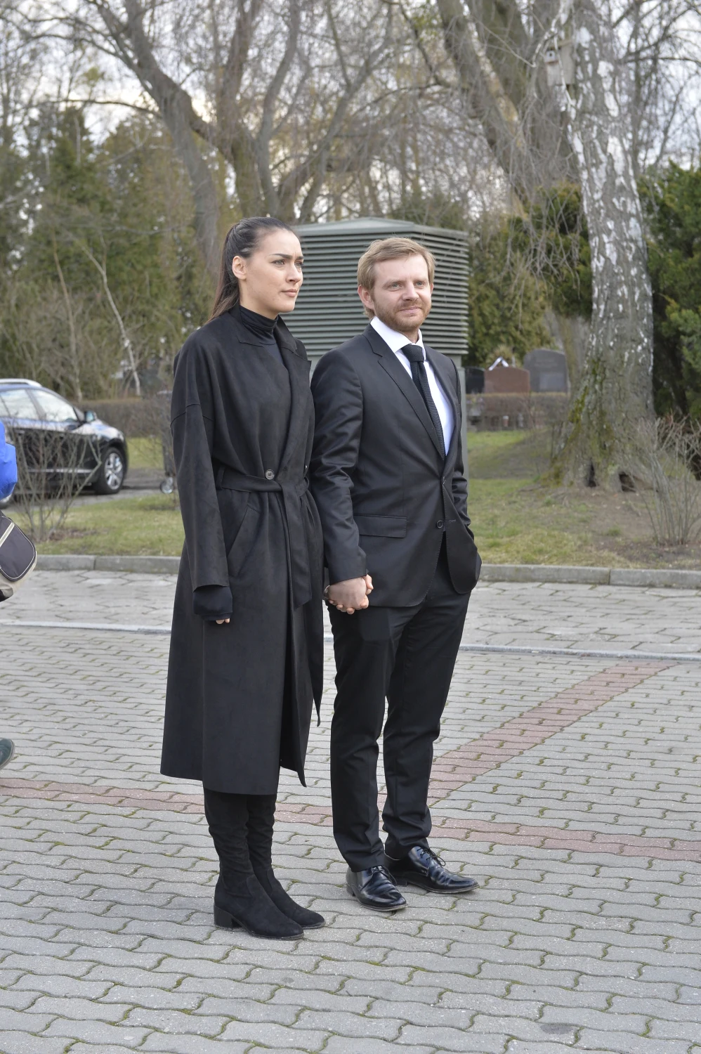 Rafał Zawierucha na pogrzebie Pawła Królikowskiego na Cmentarzu Wojskowym na Powązkach