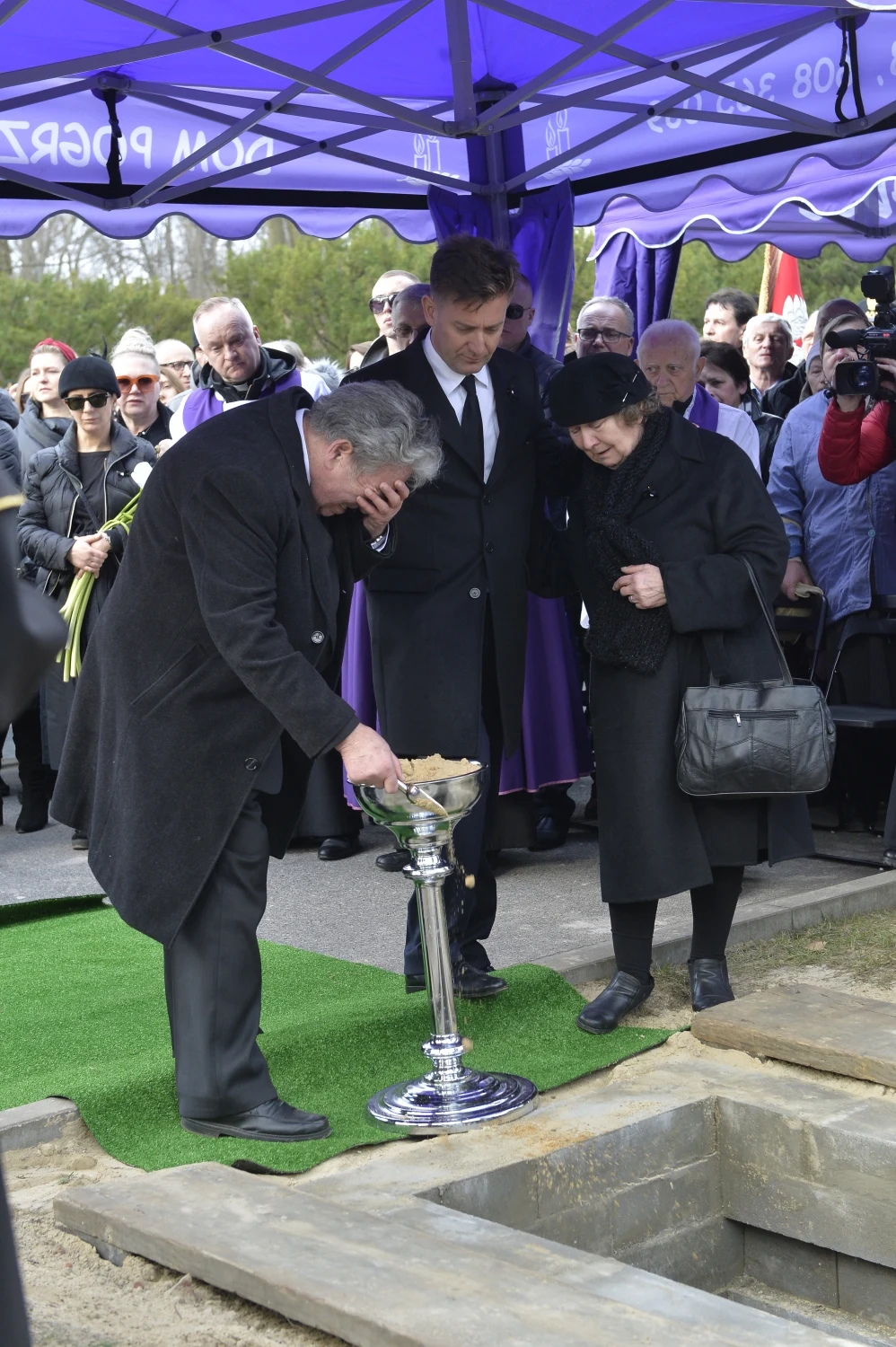 Rodzice i brat Rafał Królikowski żegnają Pawła Królikowskiego