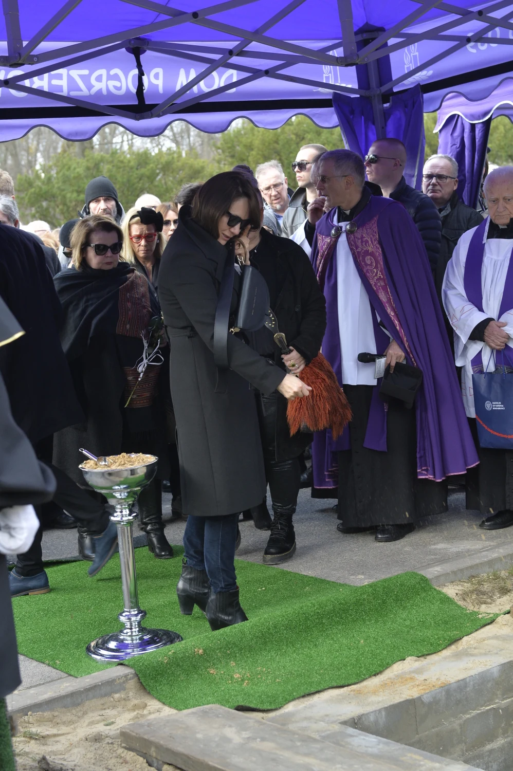 Ilona Ostrowska żegna Pawła Królikowskiego