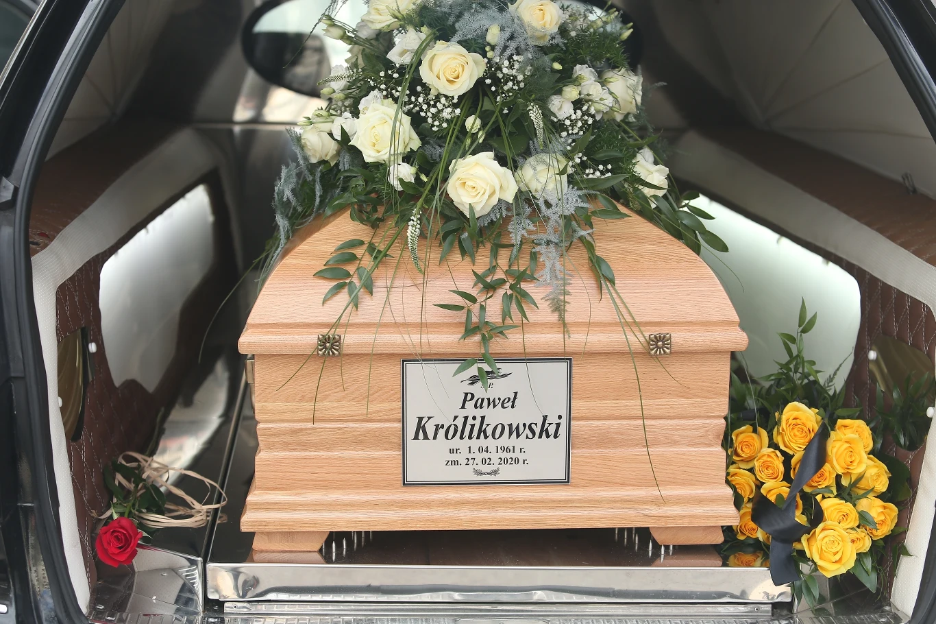 Trumna z ciałem Pawła Królikowskiego