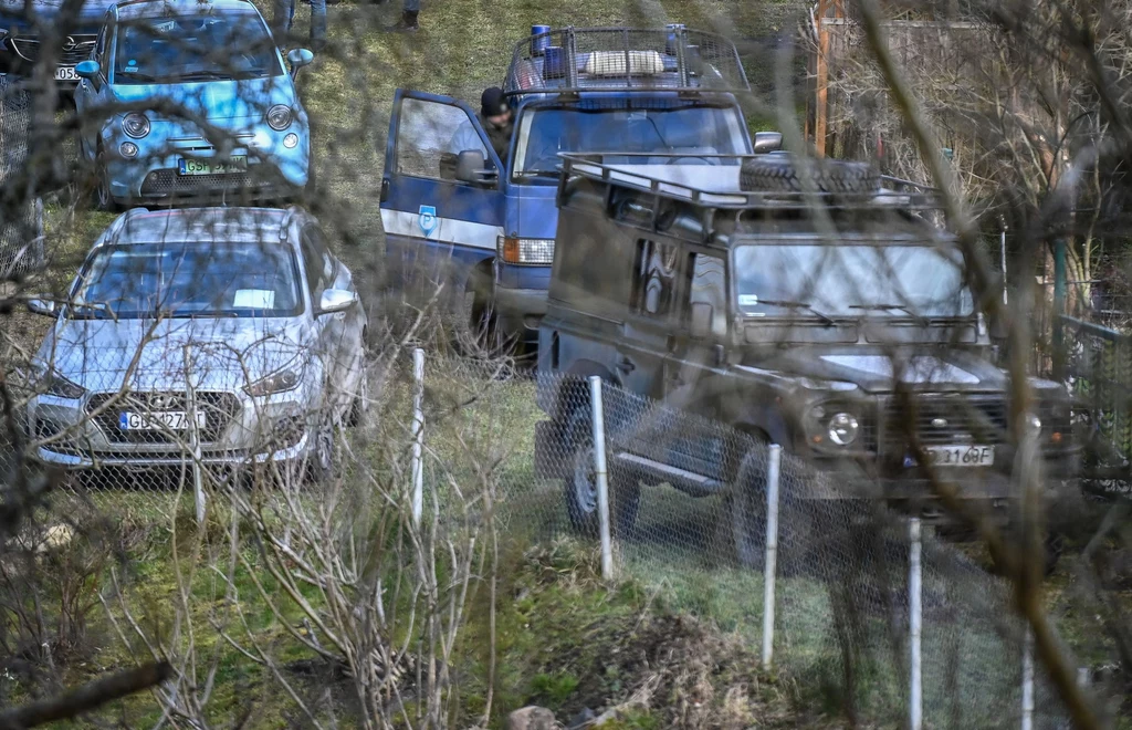 Rzeczniczka prasowa Prokuratury Krajowej w Warszawie, prokurator Ewa Bialik, powiedziała, że "sprawę analizował wydział zamiejscowy małopolskiego wydziału Prokuratury Krajowej w Krakowie". Rzeczniczka prasowa Prokuratury Krajowej w Warszawie, prokurator Ewa Bialik, powiedziała, że "sprawę analizował wydział zamiejscowy małopolskiego wydziału Prokuratury Krajowej w Krakowie".