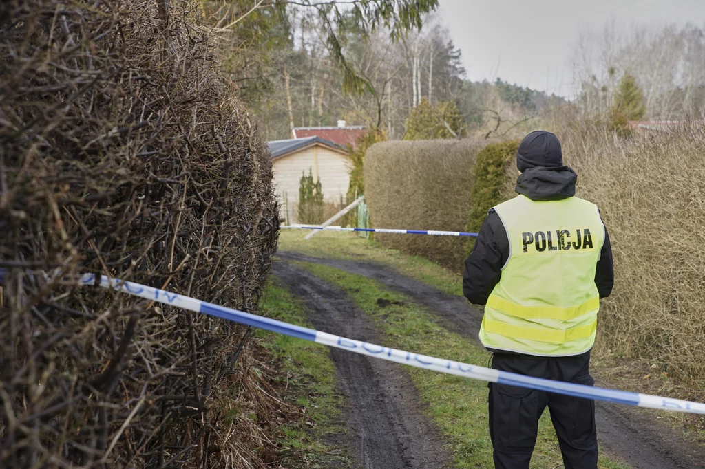 Funkcjonariusze poszukiwali śladów zaginionej 10 lat temu Iwony Wieczorek. Funkcjonariusze poszukiwali śladów zaginionej 10 lat temu Iwony Wieczorek.
