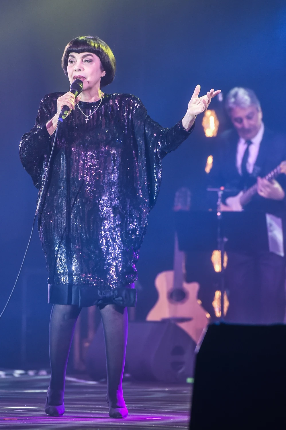 Śpiewała na najbardziej prestiżowych scenach świata: w Carnegie Hall w Nowym Jorku, Friedriechstadt Palast w Berlinie, Universal Amphitheatre w Los Angeles, Elysee Arena w Turku czy w Teatro Ariston w San Remo. Była pierwszą piosenkarką zza "żelaznej kurtyny", która wystąpiła w Chinach (1986) i jedyną artystką muzyki popularnej, która miała możliwość występowania w moskiewskim Teatrze Wielkim (1976). Śpiewała na najbardziej prestiżowych scenach świata: w Carnegie Hall w Nowym Jorku, Friedriechstadt Palast w Berlinie, Universal Amphitheatre w Los Angeles, Elysee Arena w Turku czy w Teatro Ariston w San Remo. Była pierwszą piosenkarką zza "żelaznej kurtyny", która wystąpiła w Chinach (1986) i jedyną artystką muzyki popularnej, która miała możliwość występowania w moskiewskim Teatrze Wielkim (1976).