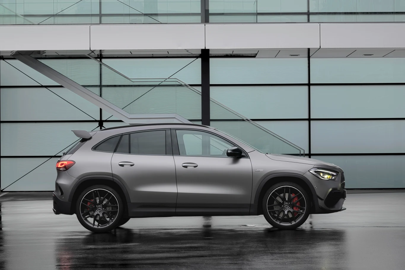 Mercedes-AMG GLA 45 4MATIC+ Mercedes-AMG GLA 45 4MATIC+