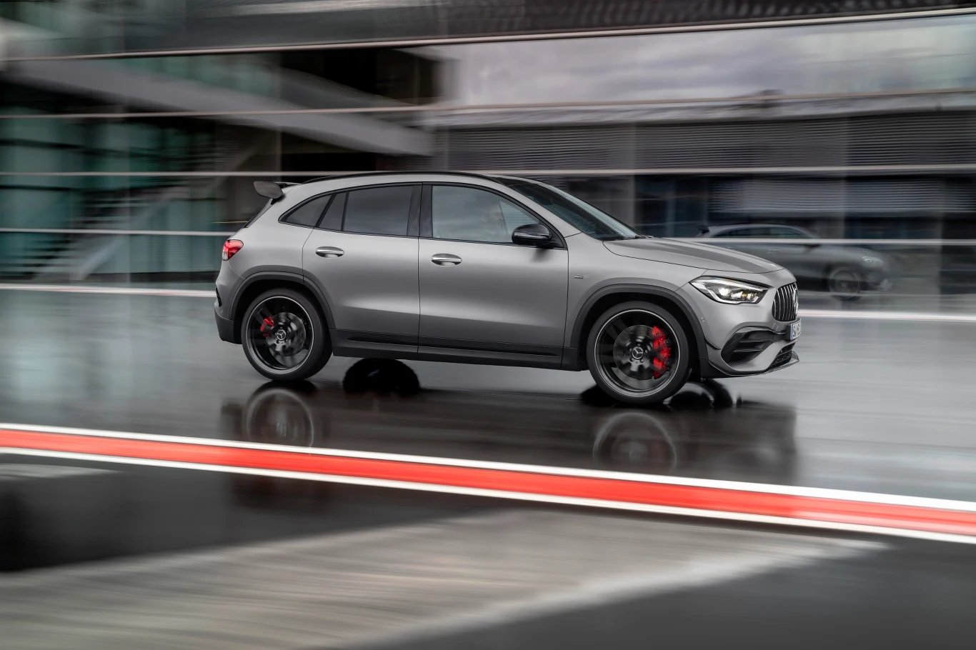 Mercedes-AMG GLA 45 4MATIC+ Mercedes-AMG GLA 45 4MATIC+