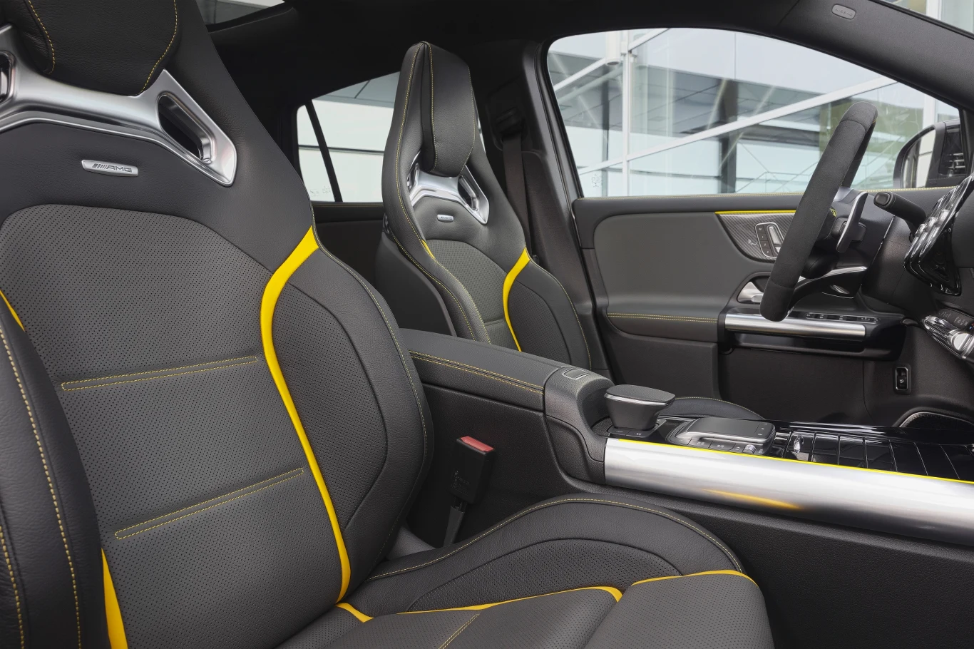 Mercedes-AMG GLA 45 4MATIC+ Mercedes-AMG GLA 45 4MATIC+