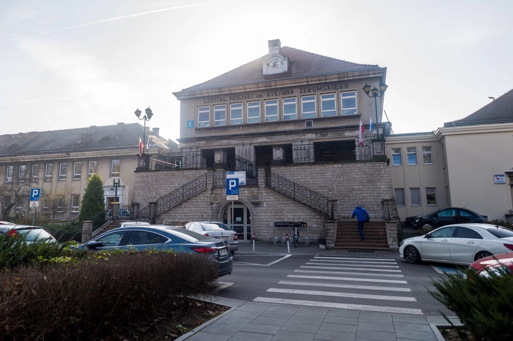 Pacjentka czeka w szpitalu im. S. Żeromskiego na wyniki testów Pacjentka czeka w szpitalu im. S. Żeromskiego na wyniki testów