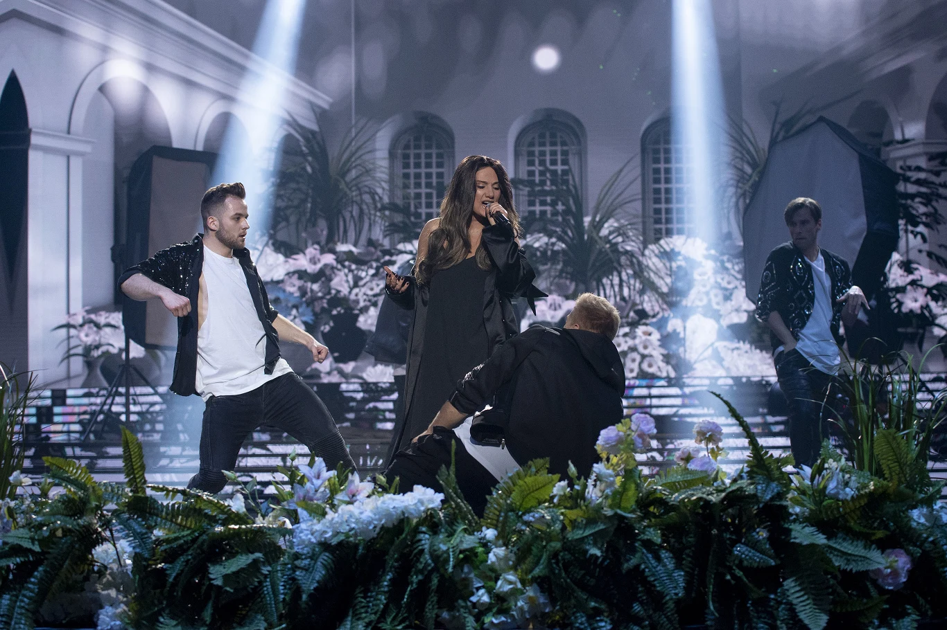 Gosia Andrzejewicz wystąpiła jako Selena Gomez. Zaśpiewała "Kill Em With Kindness". - Selena Gomez niby to jest taka delikatna dziewczynka (…), natomiast ma też w tym głosie taką zadziorność i tobie się to udało znakomicie wydobyć, mimo, że ja cię znam z utworów, w których ten głos jest spokojniejszy i delikatny. To pokazuje, że zaskoczysz tutaj. No mega! Jestem pod wrażeniem - komplementował wokalistkę Adam Strycharczuk. 